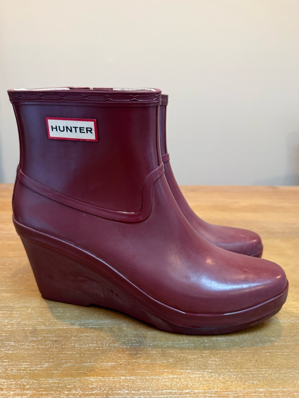 Hunter Women’s Wedge Short Rain Boot Burgundy Size 10